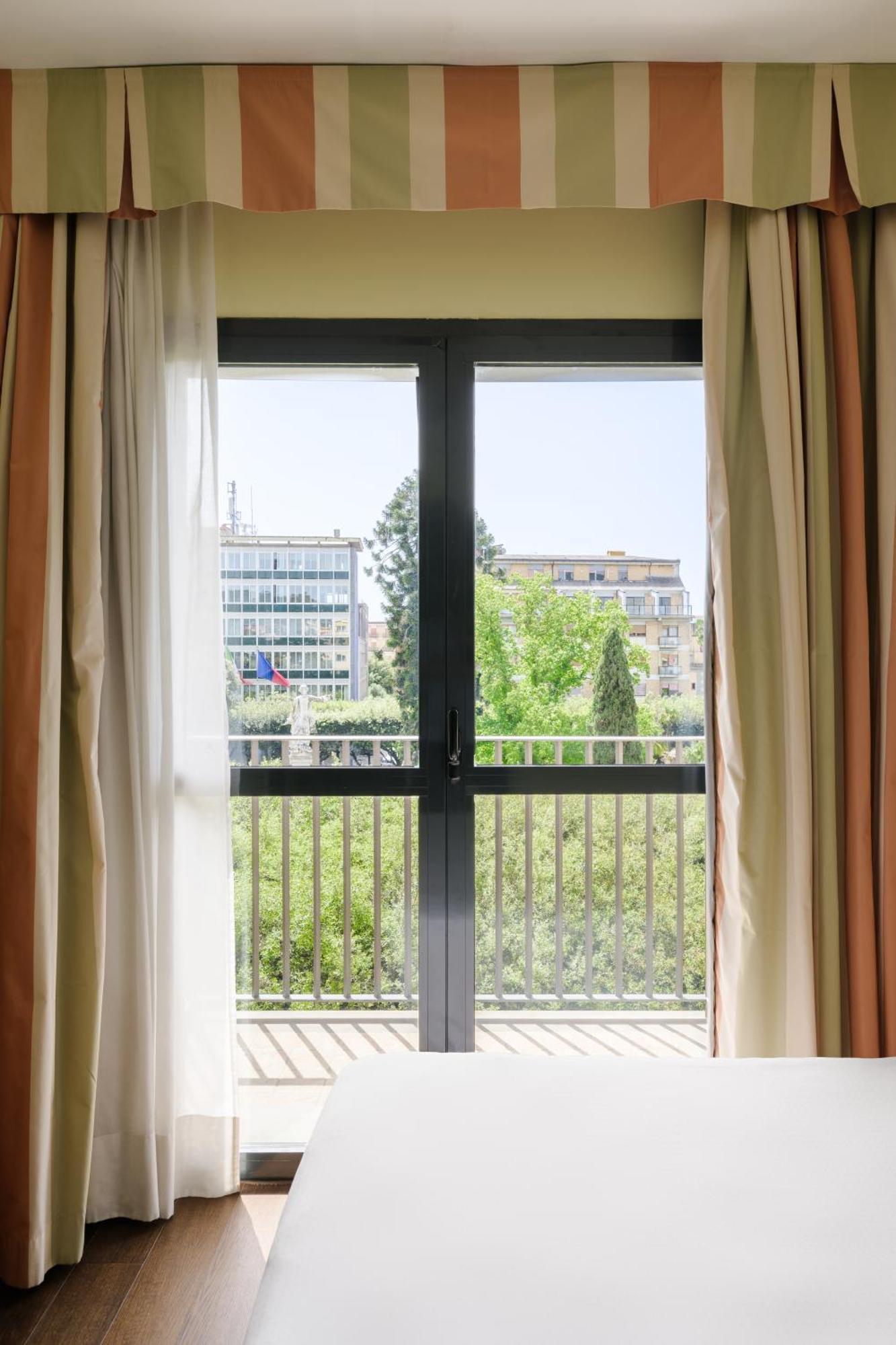 Hotel Dei Cavalieri Caserta - La Reggia Exteriör bild